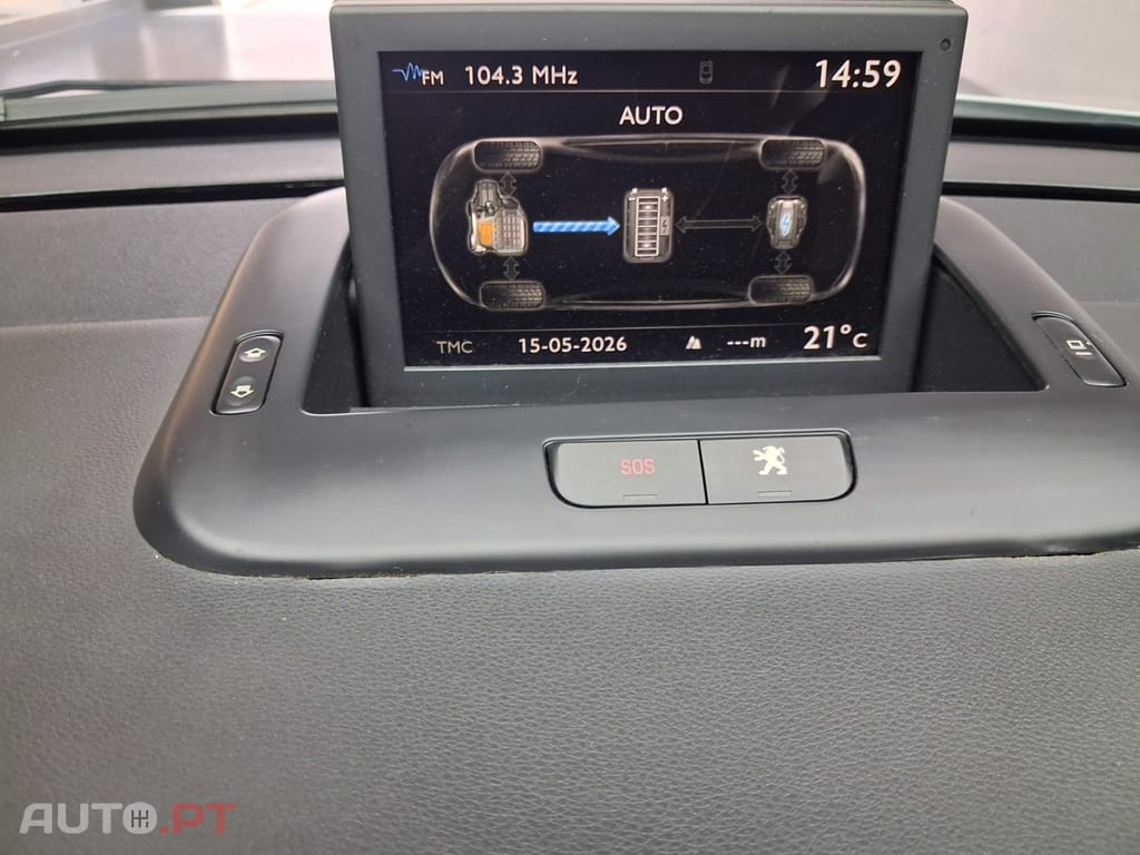 Peugeot 3008 2.0 HDi Hybrid4 Limited Edition — fotografia 18