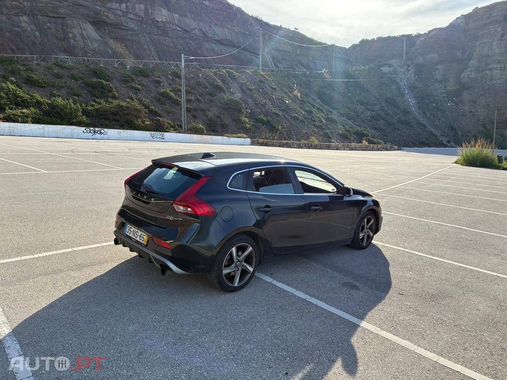 Volvo V40 1.6 D2 R-Design Momentum — fotografia 7