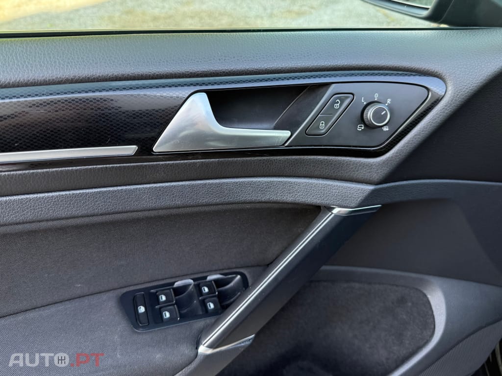 Volkswagen Golf 1.6 TDi Highline DSG