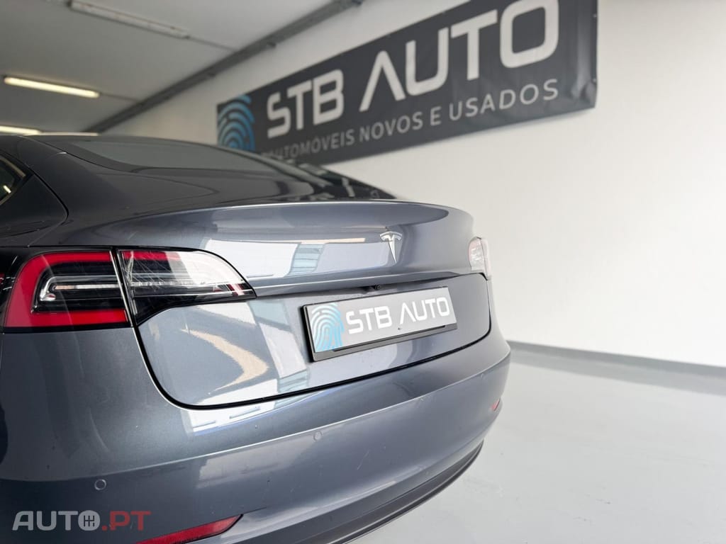 Tesla Model 3 RWD PLUS AUTO