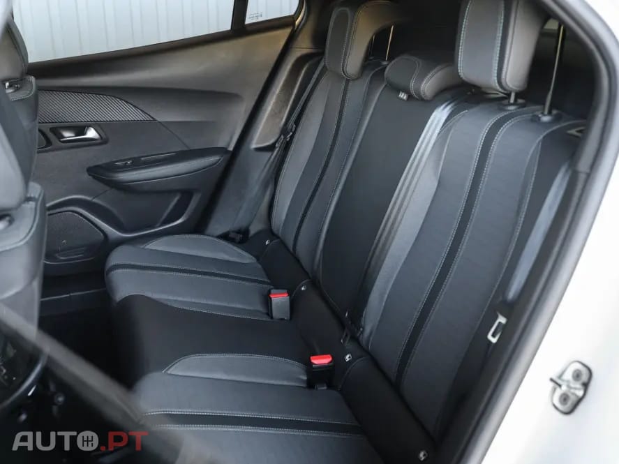 Peugeot 2008 1.2 PureTech Allure EAT8