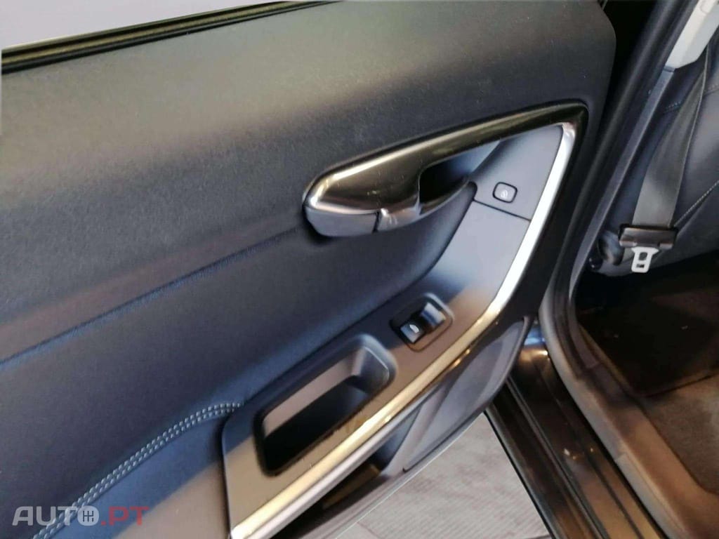 Volvo V60 1.6d  R-design