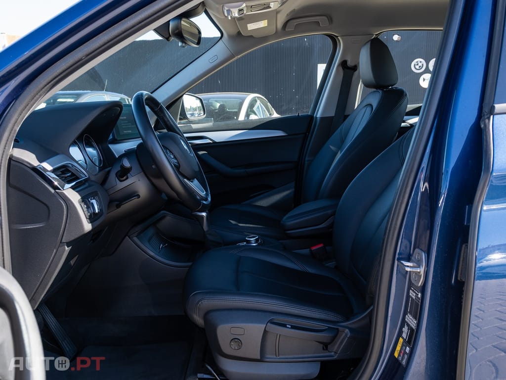 BMW X1 xDrive25e Advantage — fotografia 13