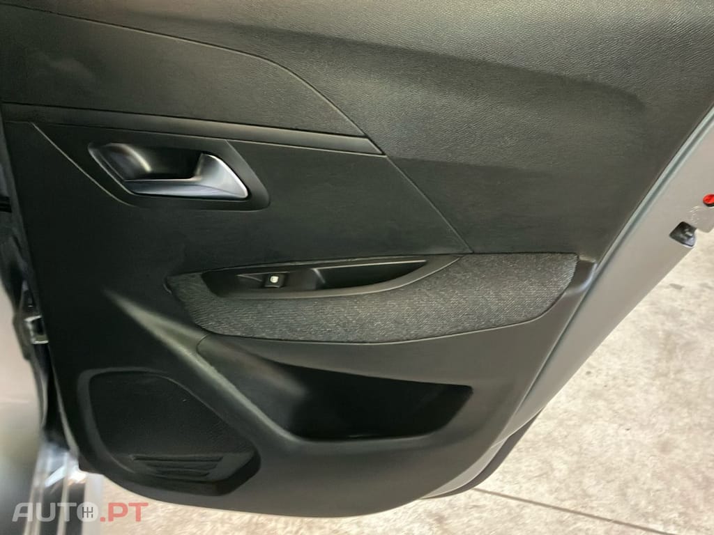 Peugeot 208 1.2 Hybrid Allure e-DCS6