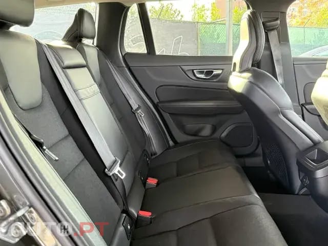 Volvo V60 2.0 D3 Momentum Plus