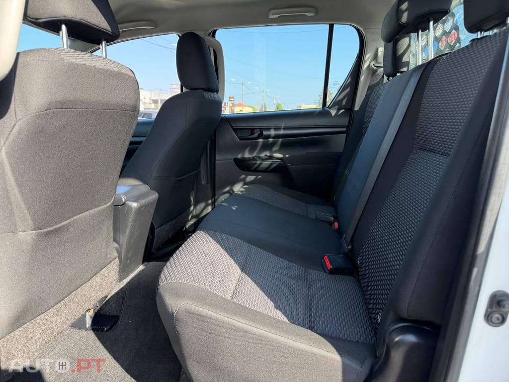 Toyota Hilux 2.4 D-4D 4WD CD CH