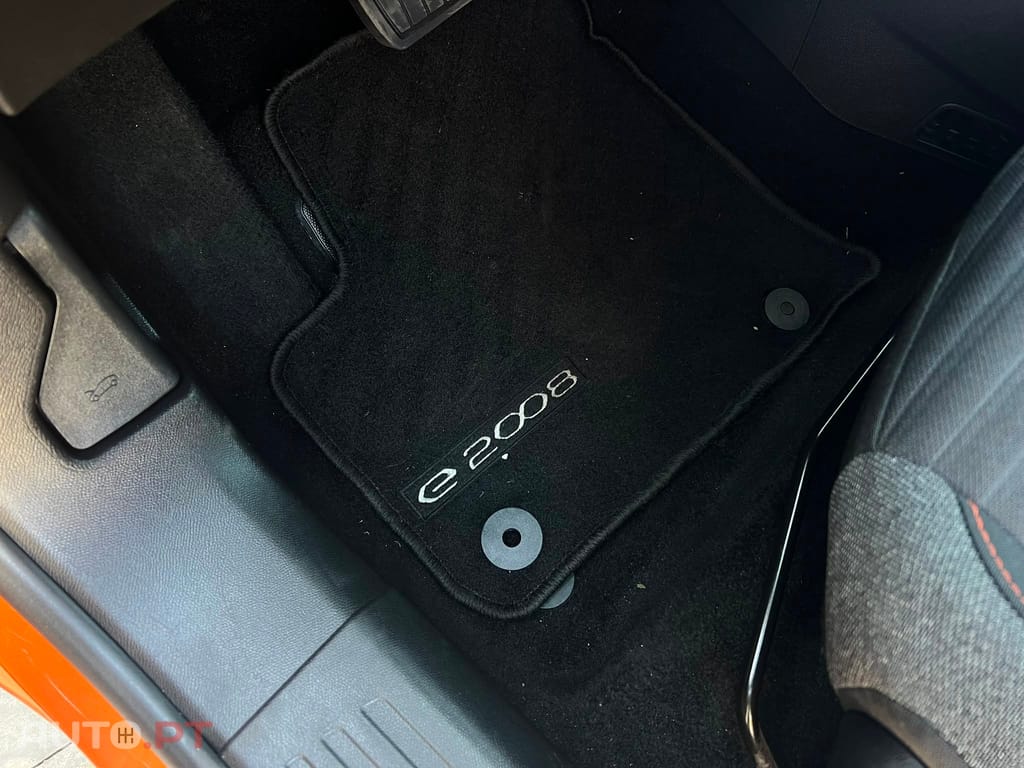 Peugeot E-2008 50 kWh Active Pack
