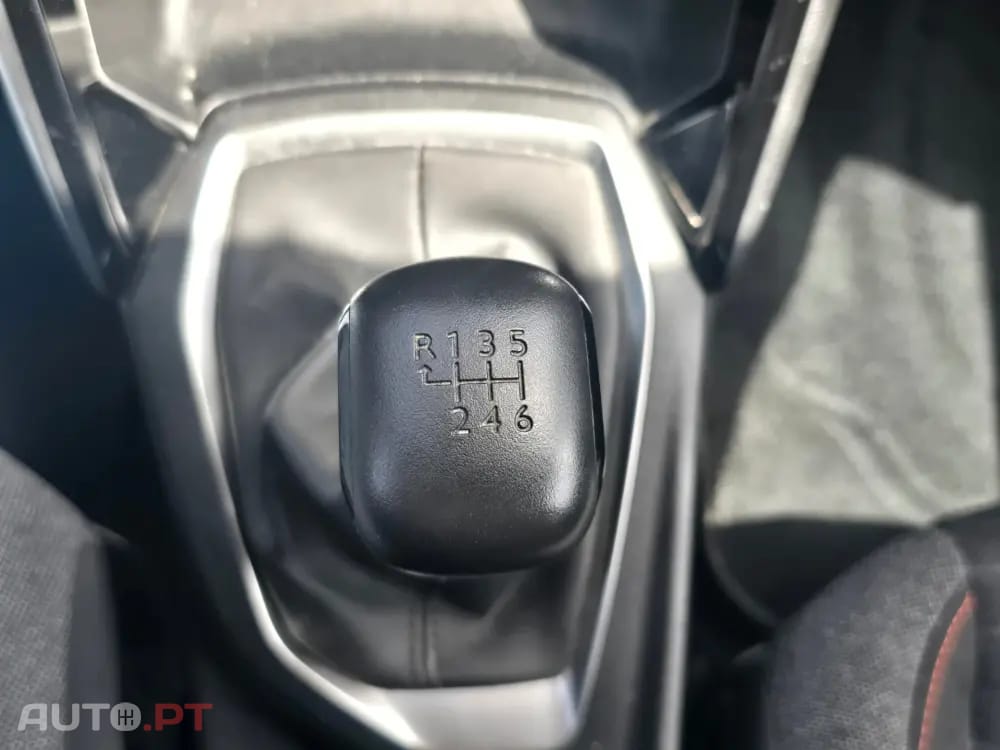 Peugeot 2008 Benzin 100 Allure