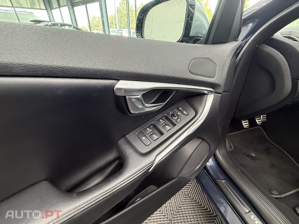 Volvo V40 1.6 D2 R-Design Momentum