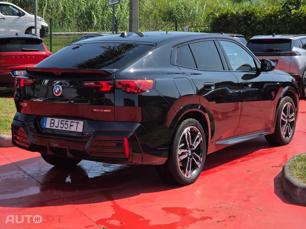 BMW iX2 eDrive20 Pack Desportivo M — fotografia 3
