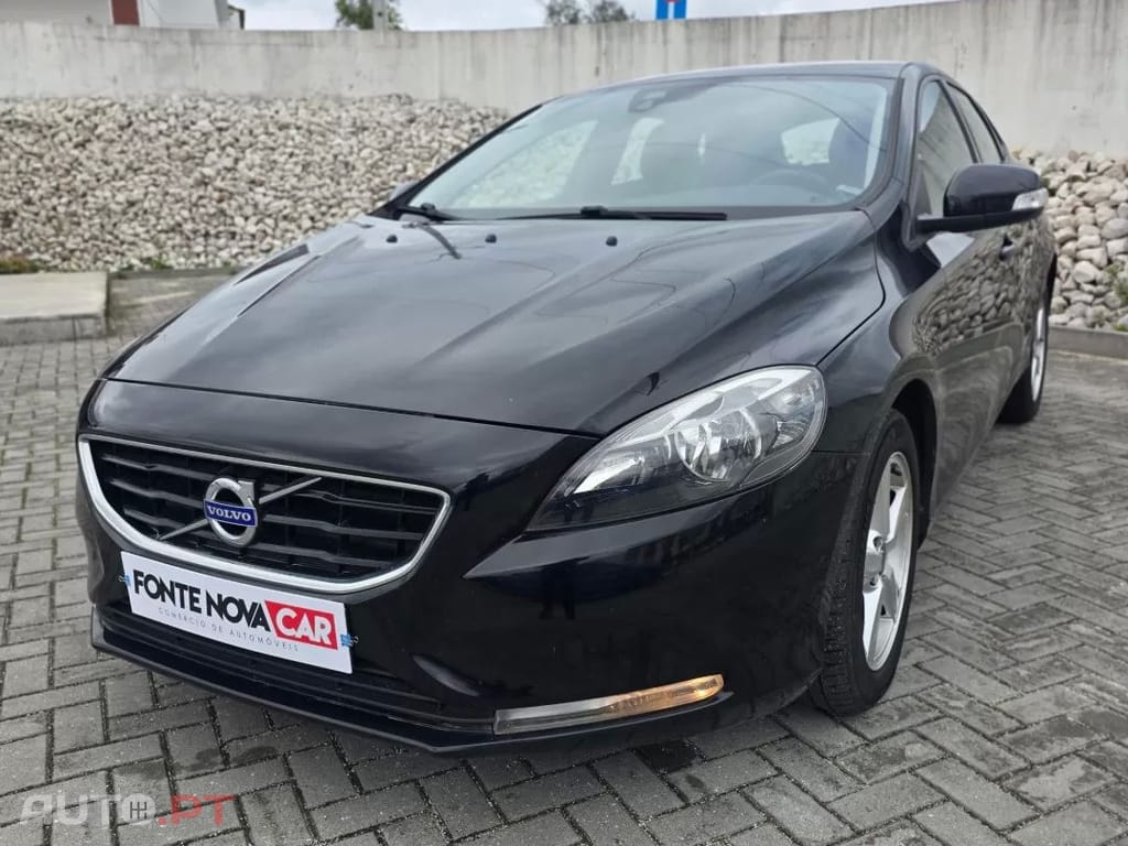 Volvo V40 2.0 D2 Kinetic Eco — fotografia 3