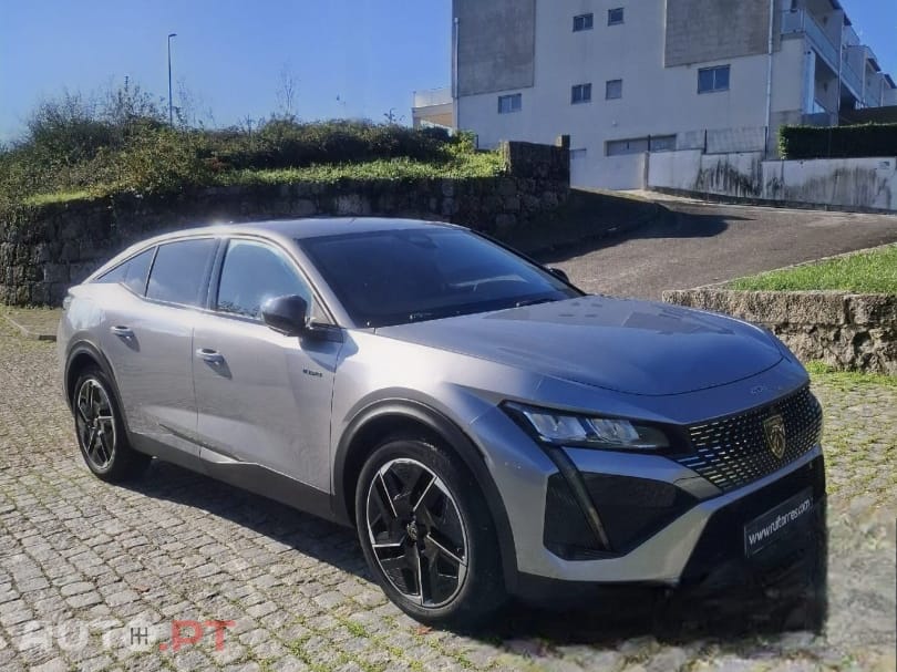 Peugeot 408 Plug-In Hybrid 180 e-EAT8 Allure