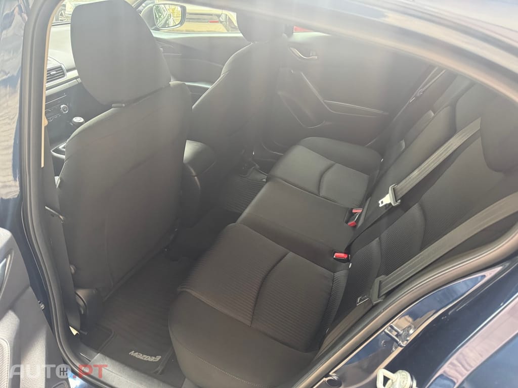 Mazda 3 1.5 Sky-D Excellence Navi