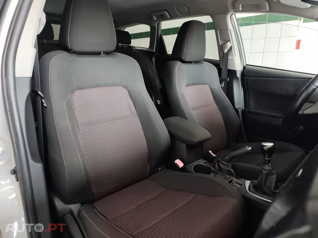 Toyota Auris Touring Sports 1.4 D-4D Com+P.Sport