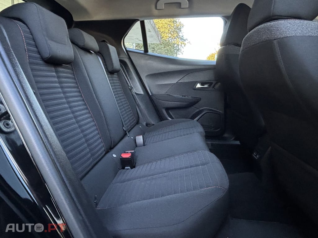 Peugeot 2008 1.2 PureTech Active Pack EAT8