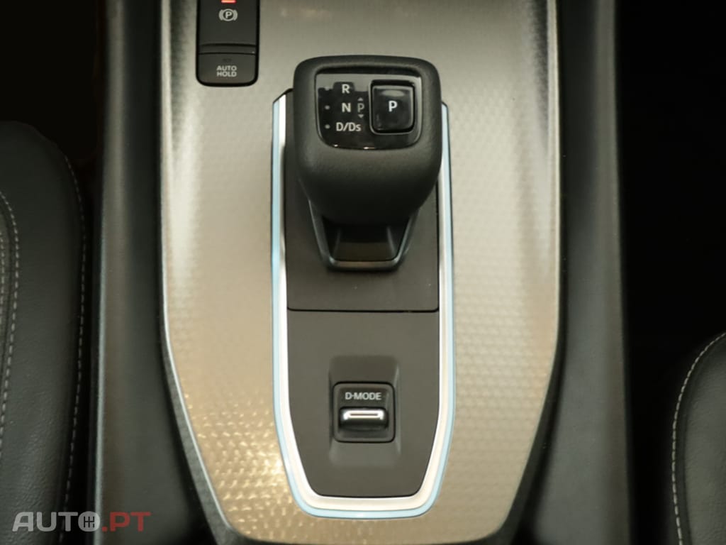 Nissan Qashqai Qashqai 1.3 DIG-T N-Connecta LED Xtronic