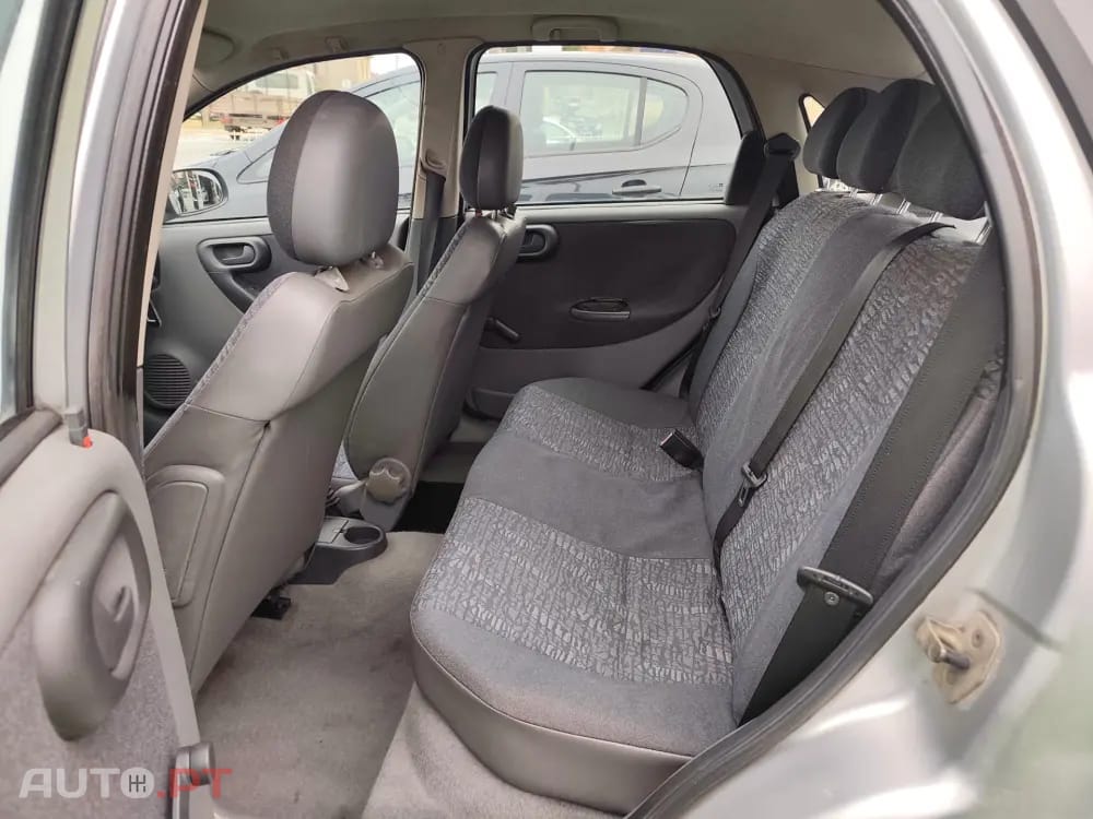 Opel Corsa 1.2 16V Confort