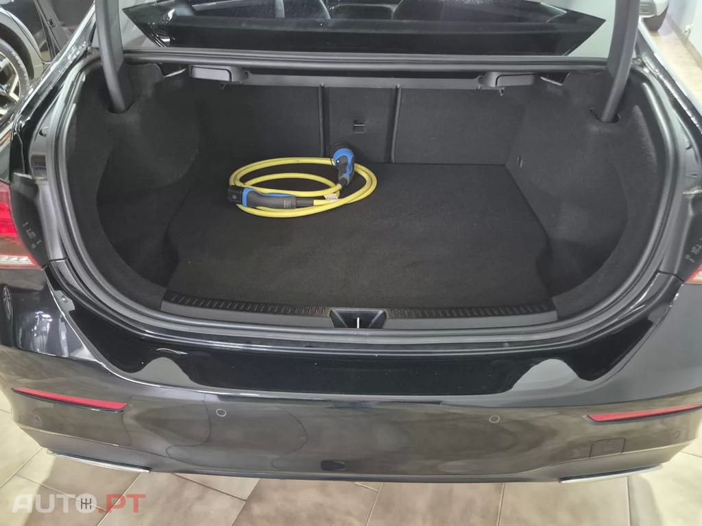 Mercedes-Benz A 250 e AMG Line