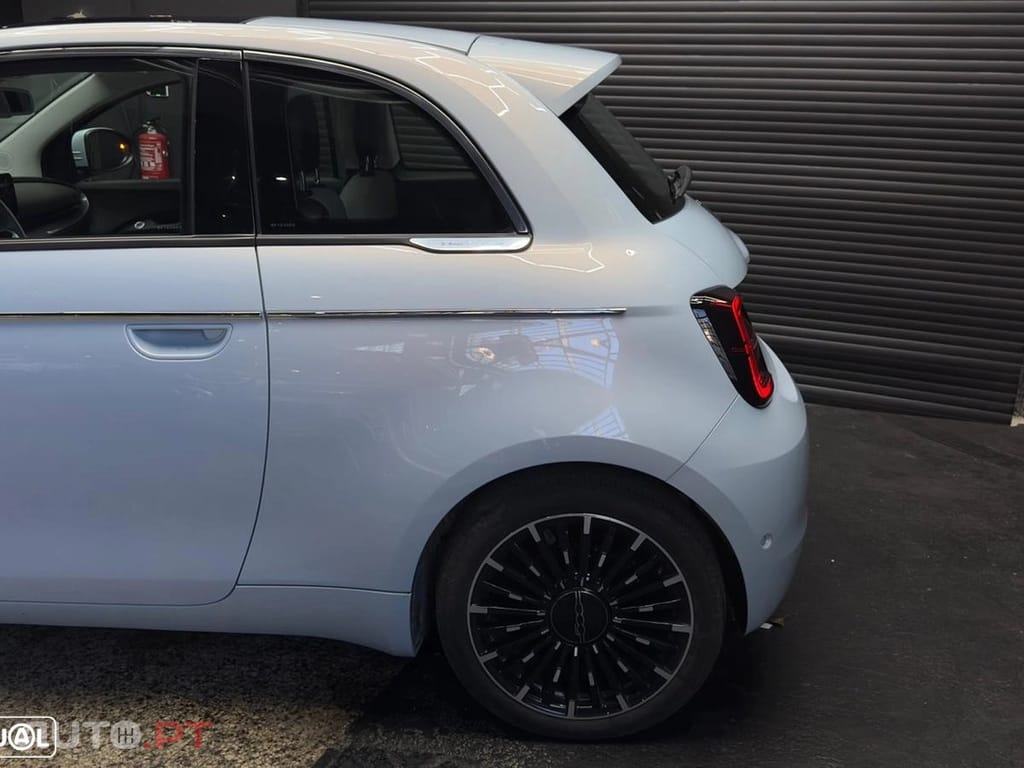 Fiat 500e La Prima