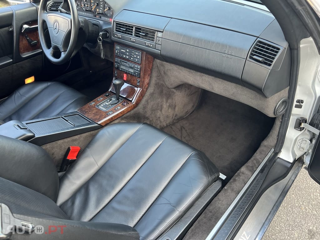 Mercedes-Benz SL 280 Outro