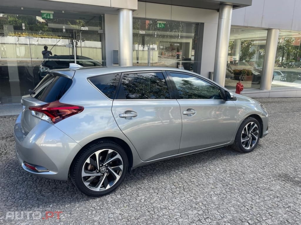 Toyota Auris 1.8 HSD Comfort +P.Techno+P.Sport
