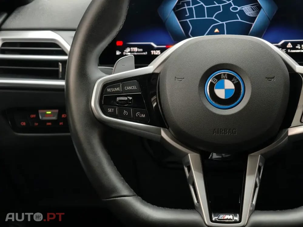 BMW 330 e Pack Desportivo M Pro Auto