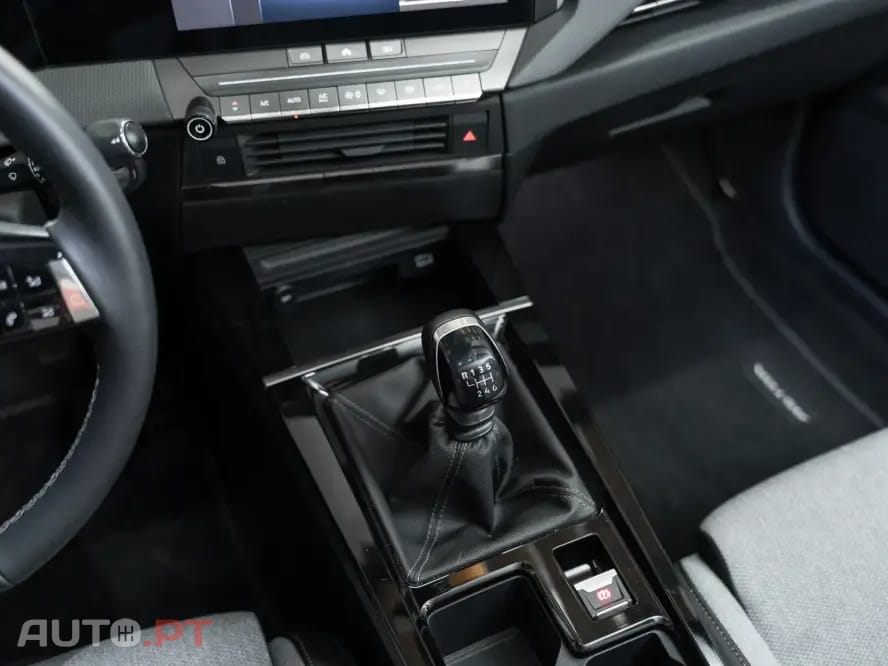 Opel Astra 1.2 T Elegance