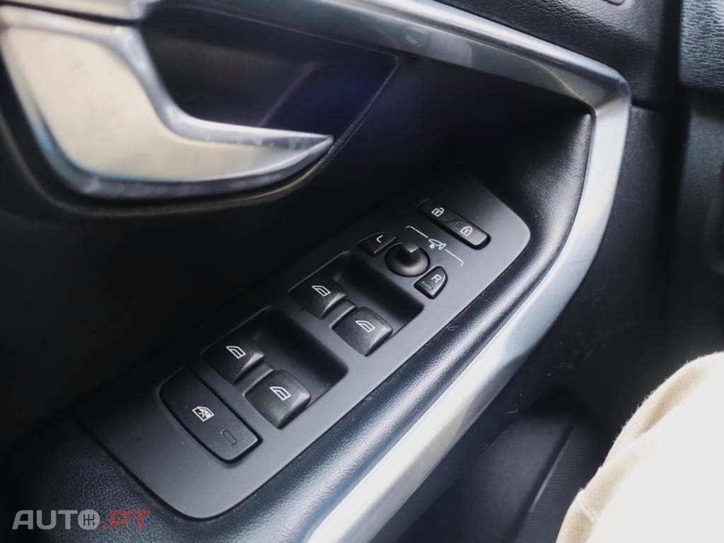 Volvo V40 2.0 D2 R-Design