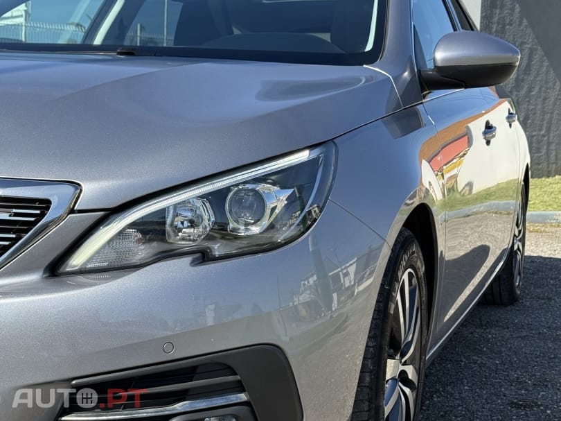 Peugeot 308 1.2 PureTech Allure EAT8