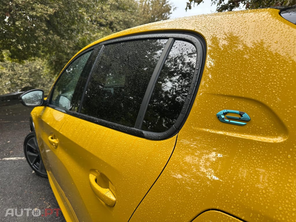 Peugeot E-208 50 kWh GT Pack