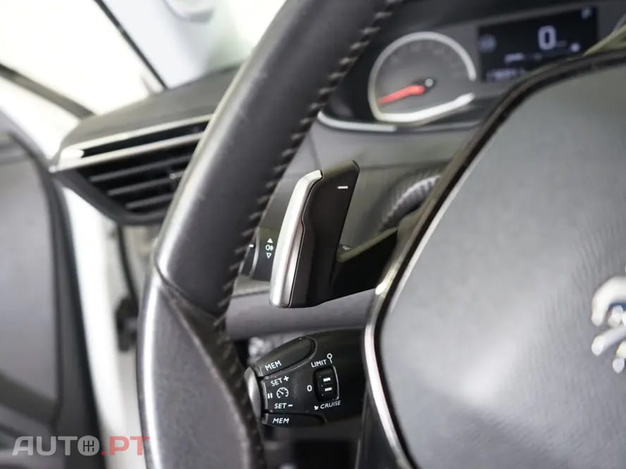 Peugeot 2008 1.2 PureTech Active Pack EAT8