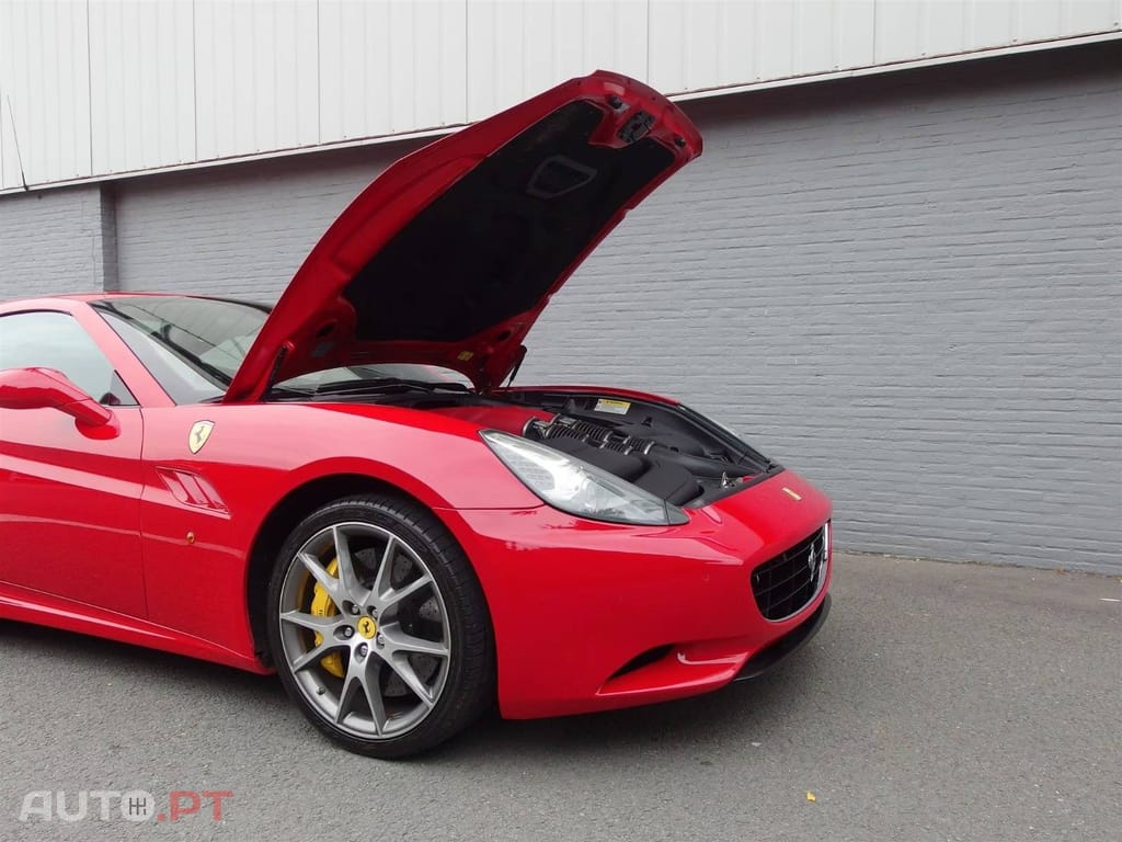 Ferrari California V8