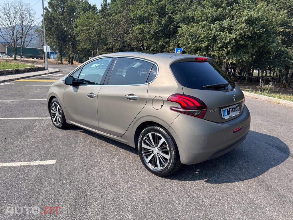 Peugeot 208 1.2 PureTech Signature