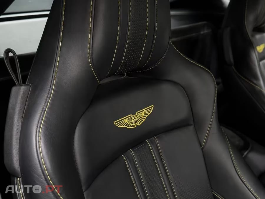 Aston Martin Vantage Coupé V8