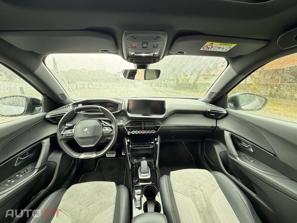Peugeot E-2008 54 kWh GT