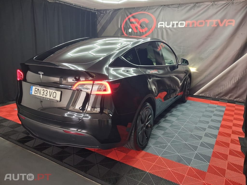 Tesla Model Y Long-Range RWD