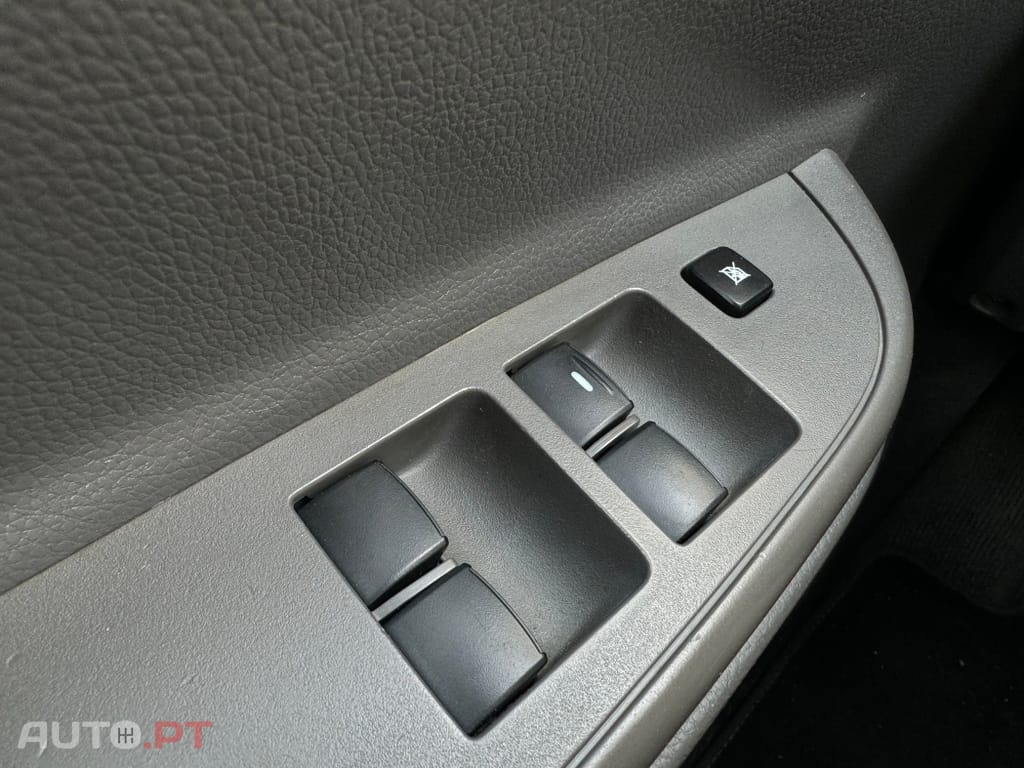 Mitsubishi L200 2.4 DI-D CD Campera 4WD