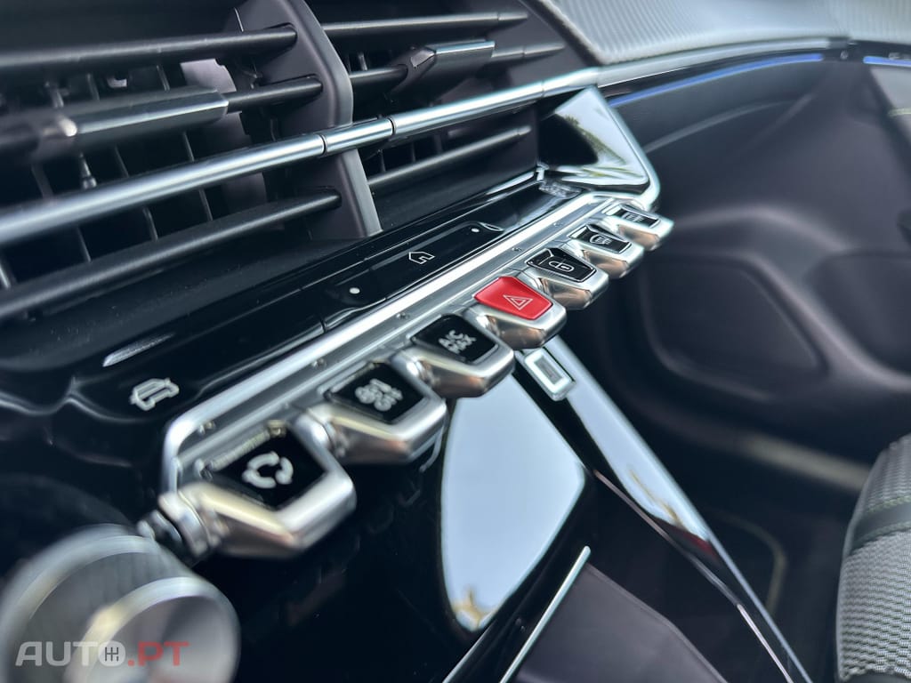 Peugeot E-208 50 kWh GT Pack