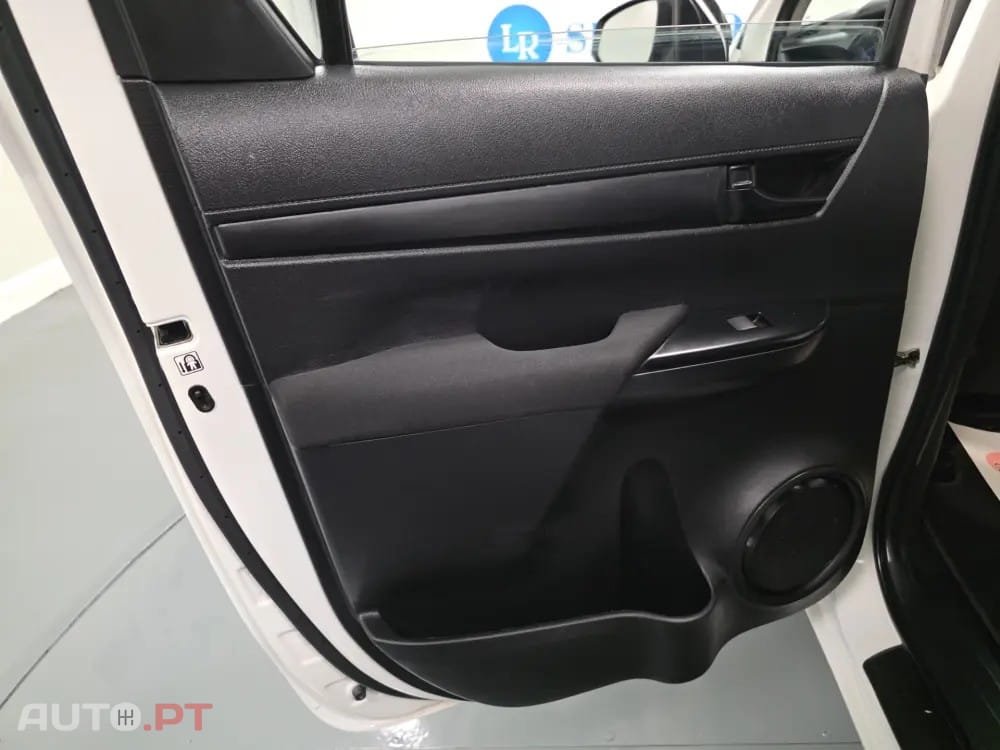 Toyota Hilux 2.4 D-4D 4WD CD CH
