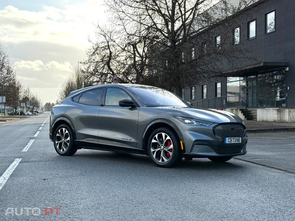 Ford Mustang Mach-E AWD PREMIUM