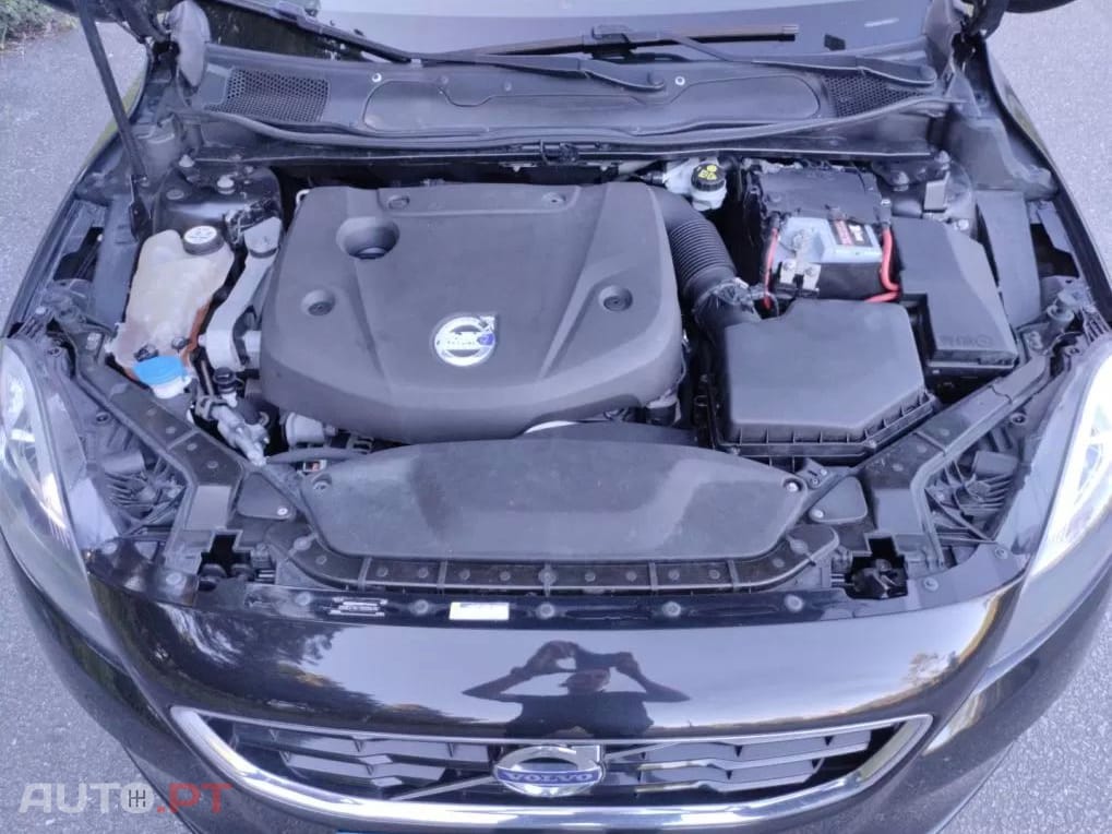 Volvo V40 2.0 D4 R-Design Summum