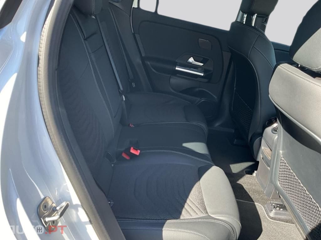 Mercedes-Benz EQA 250 Progressive Pack Night I.V.A DEDUTIVEL 