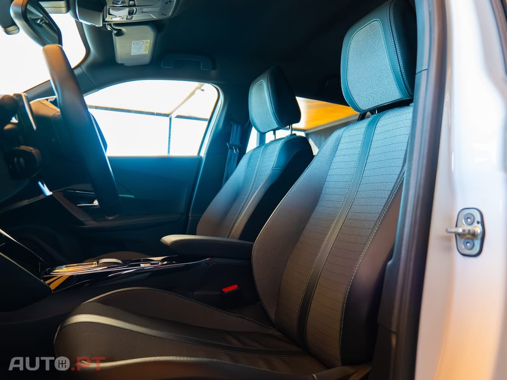 Peugeot 2008 1.2 PureTech Allure Pack EAT8