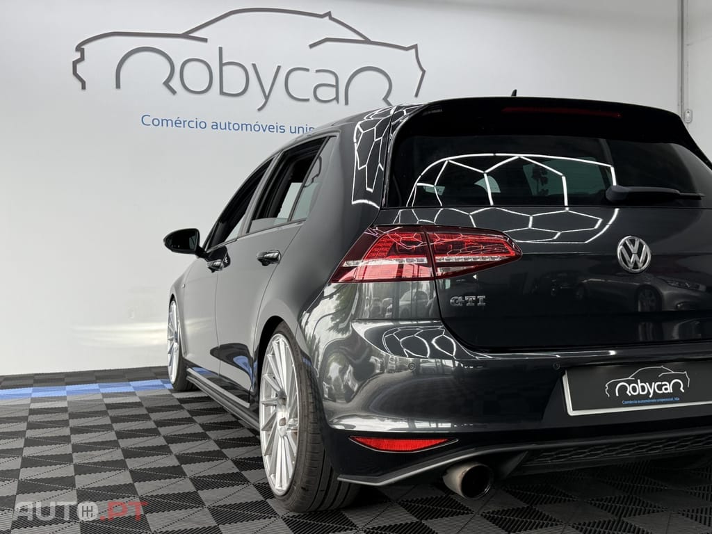 Volkswagen Golf 2.0 TSI GTI DSG