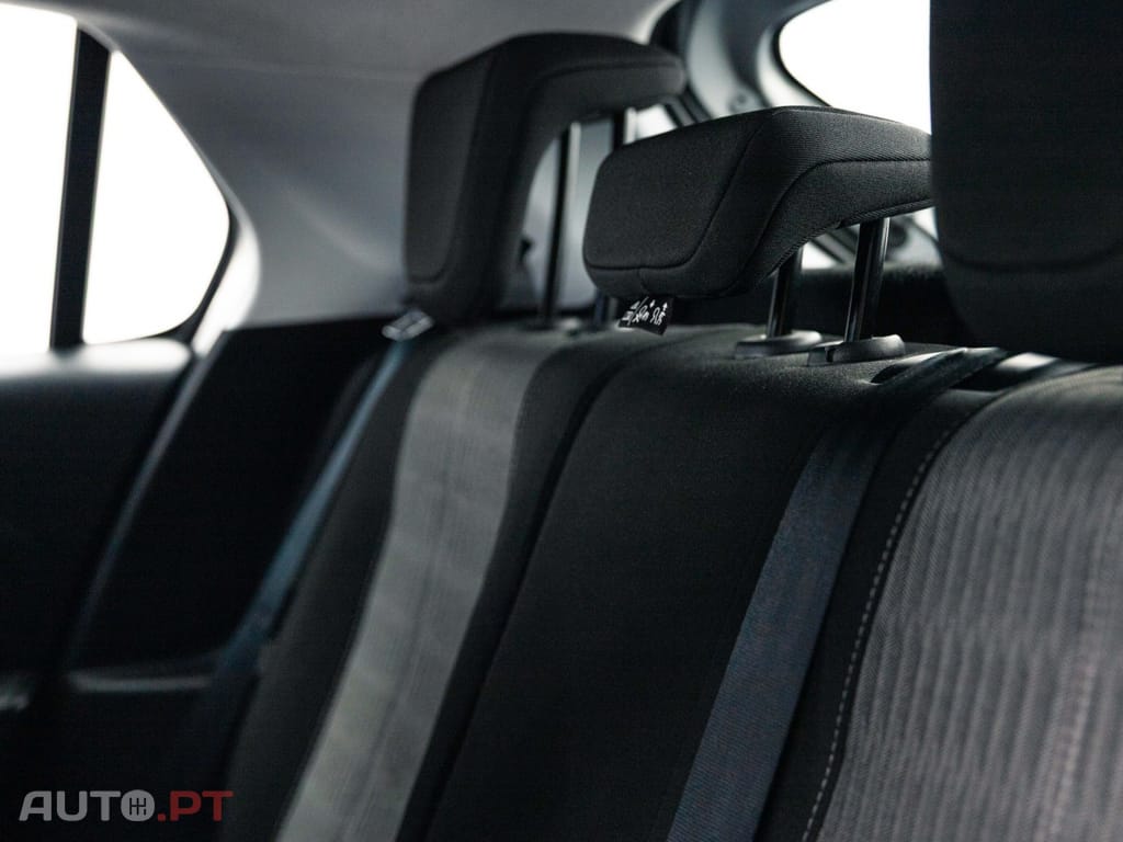 Opel Corsa 1.2 Business Edition — fotografia 21