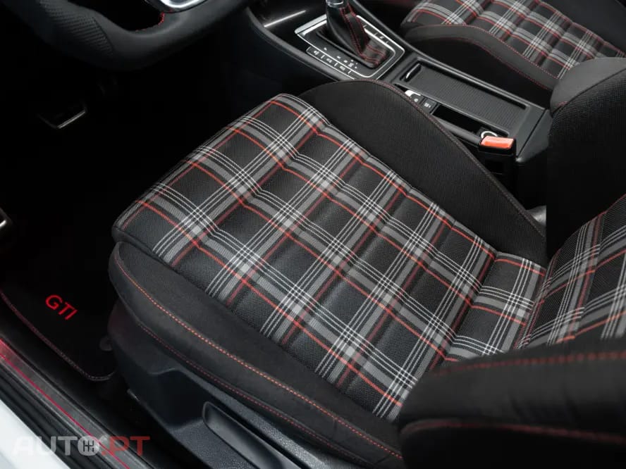 Volkswagen Golf GTI Performance BlueMotion DSG