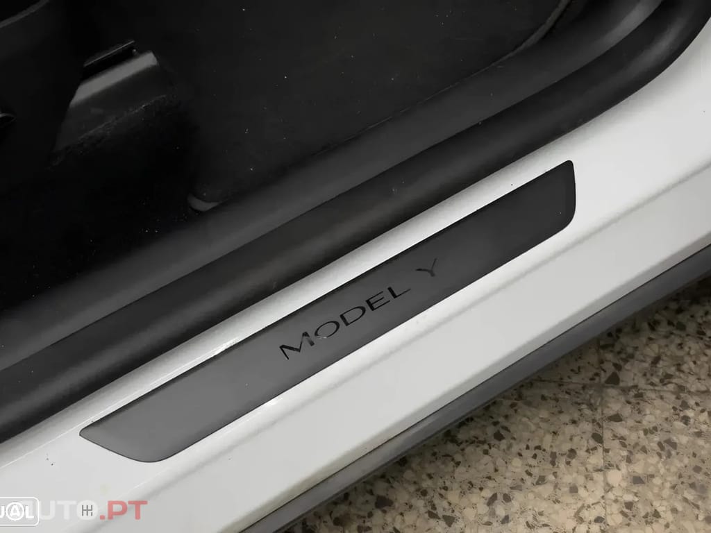 Tesla Model Y Long Range Dual Motor AWD