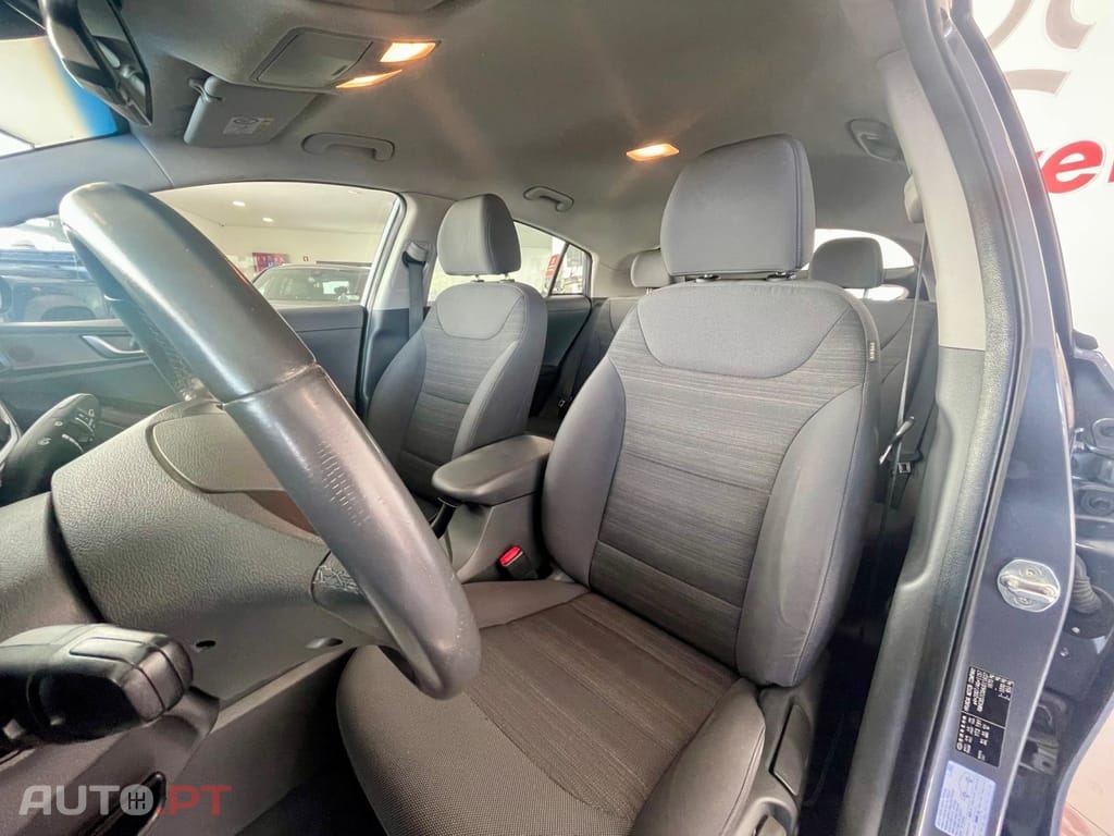 Hyundai Ioniq 1.6 GDI HEV Hybrid Tech