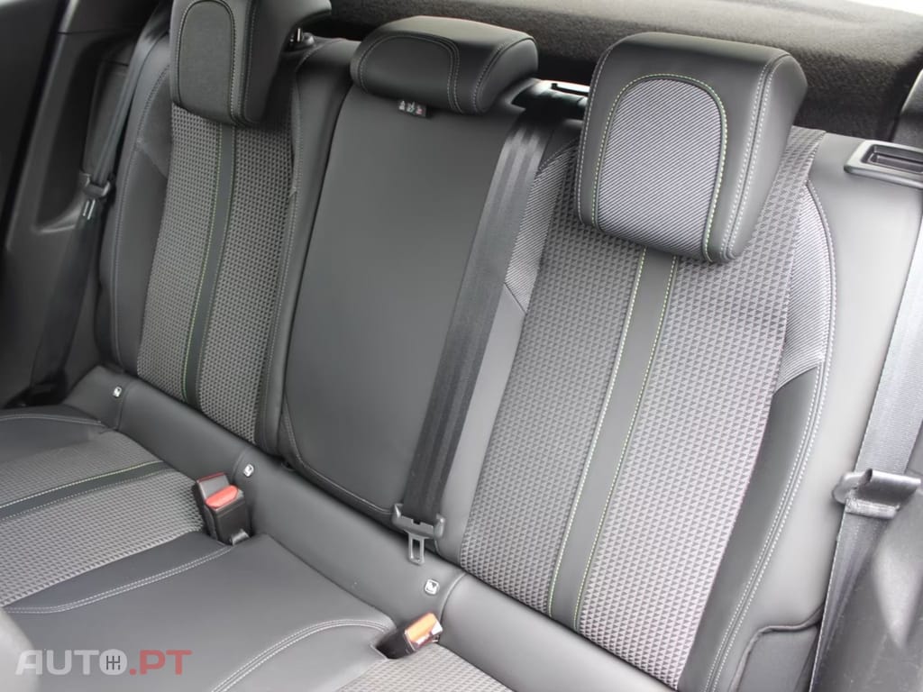 Peugeot E-2008 GT I.V.A DEDUTIVEL