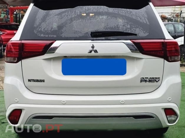 Mitsubishi Outlander 2.4L PHEV TWIN MOTOR 4WD INVITE
